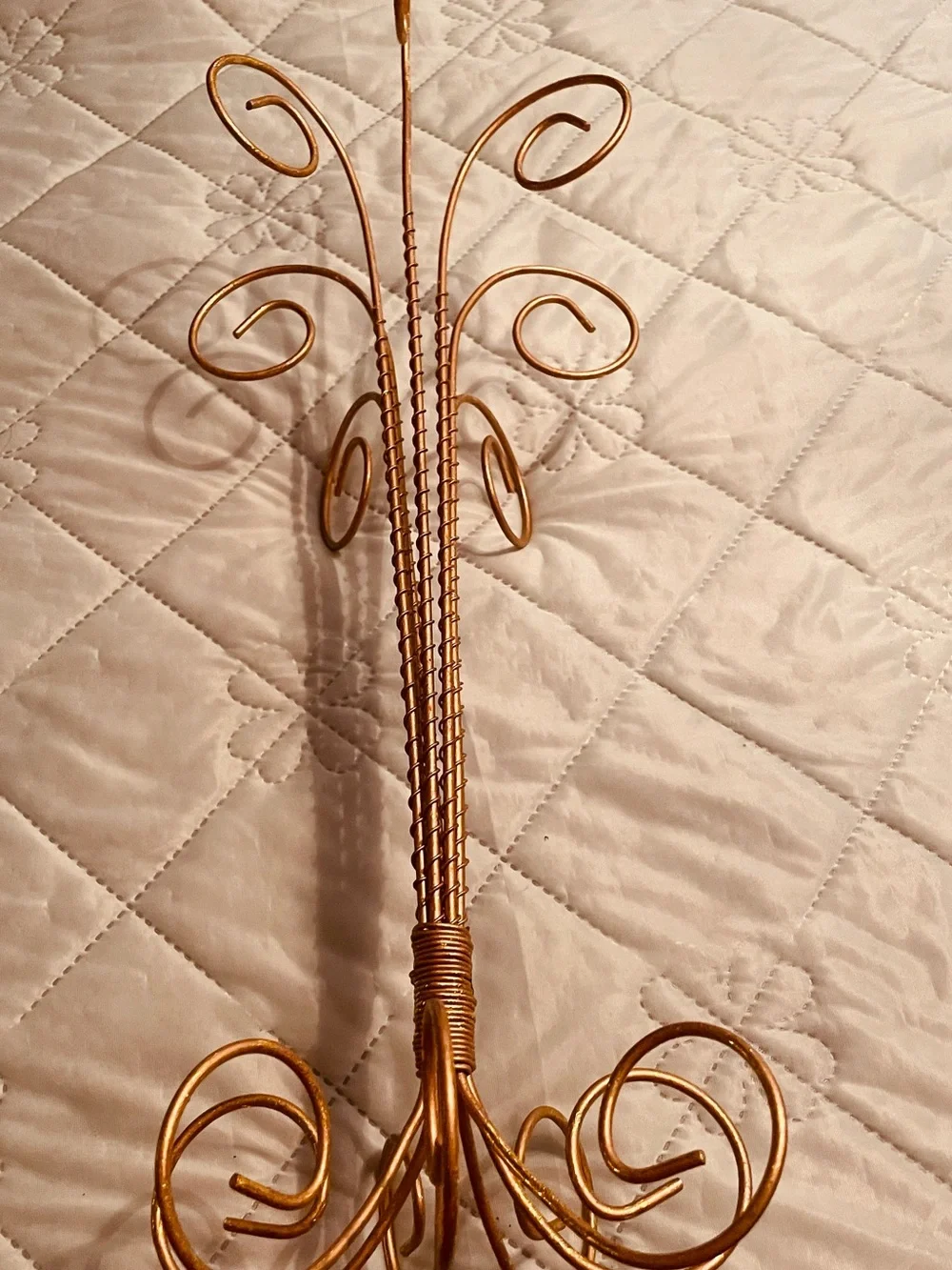 Gold Tone Wire Jewelry Stand for Bracelets and Bangles